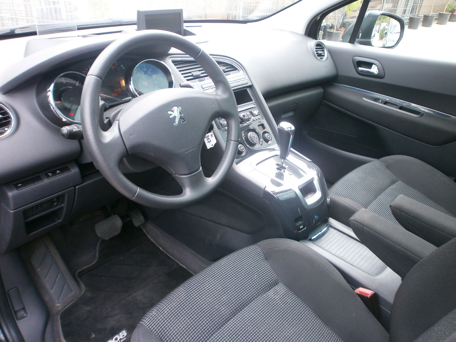 Left hand drive car PEUGEOT 5008 (01/06/2011) - 