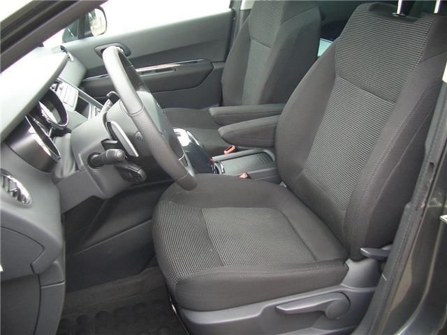 PEUGEOT 5008 (01/04/2011) - 