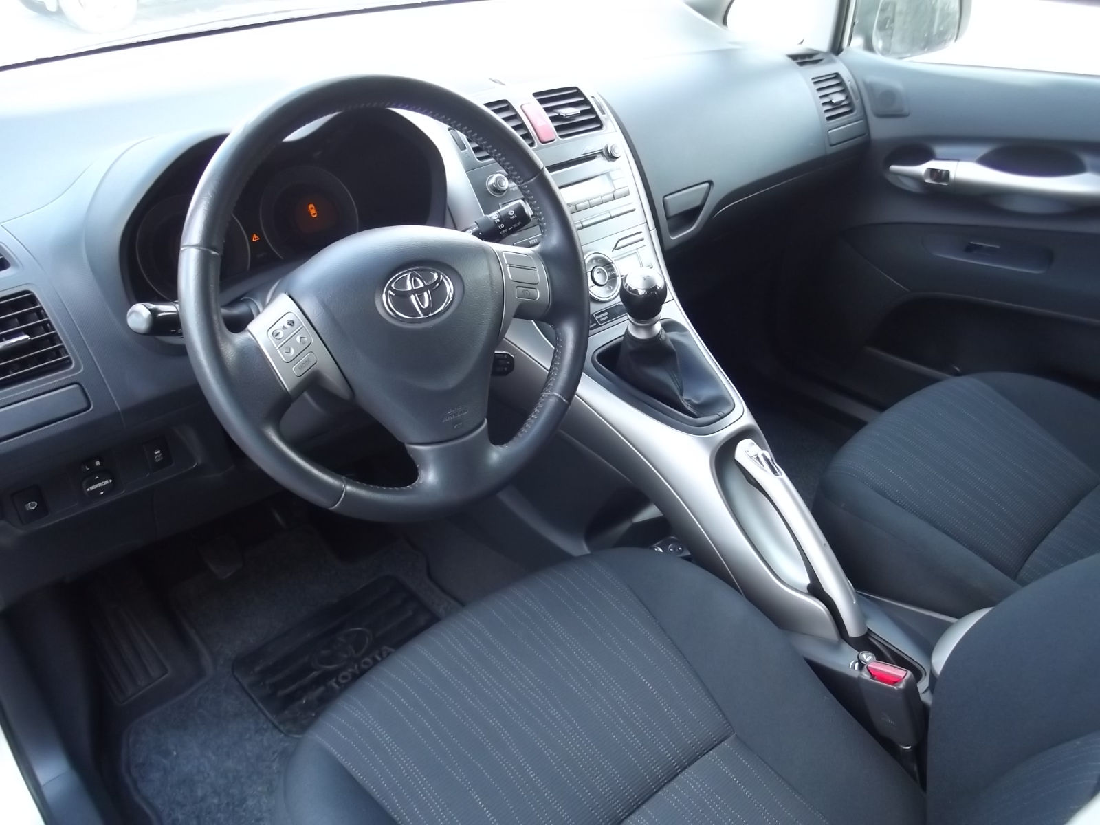 Left hand drive car TOYOTA AURIS (01/01/2009) - 