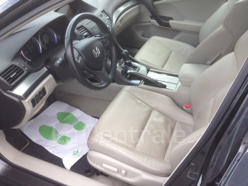 left hand drive HONDA ACCORD (17/06/2011) -  