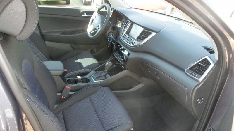 Left hand drive car HYUNDAI TUCSON (01/07/2015) - 