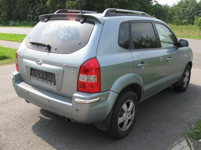 Left hand drive car HYUNDAI TUCSON (01/01/2006) - 