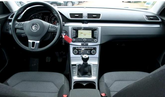 Left hand drive car VOLKSWAGEN PASSAT (25/10/2011) - 