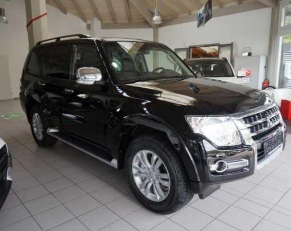 Left hand drive MITSUBISHI PAJERO 3.2 D-ID TOP (DEMO) 7 SEATS