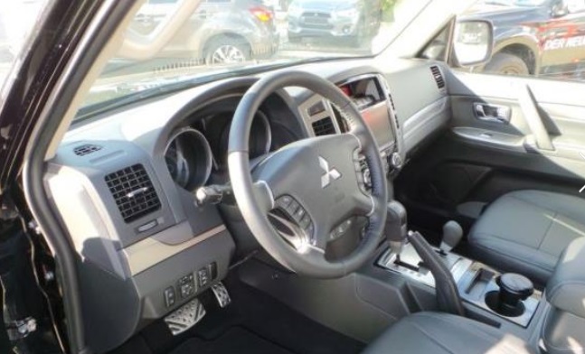 Left hand drive car MITSUBISHI PAJERO (01/09/2015) - 