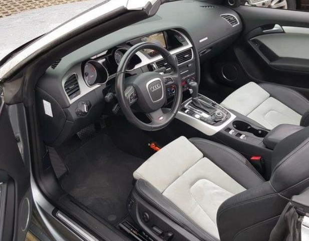 Left hand drive car AUDI S5 (01/08/2011) - 