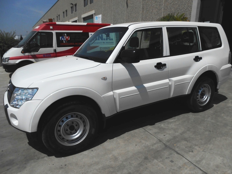 Left hand drive MITSUBISHI PAJERO  Montero 3.2DI-D M-PRO SPANISH REG