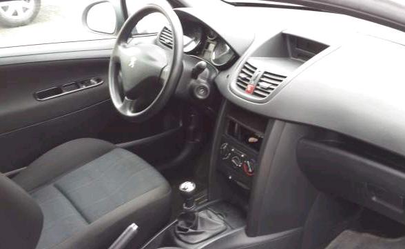 PEUGEOT 207 (01/06/2009) - 