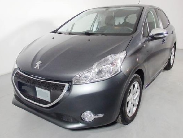 Left hand drive PEUGEOT 208 STYLE 1.4 HDi 68