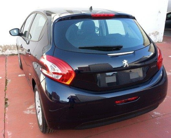 Left hand drive PEUGEOT 208  1.4HDi Active