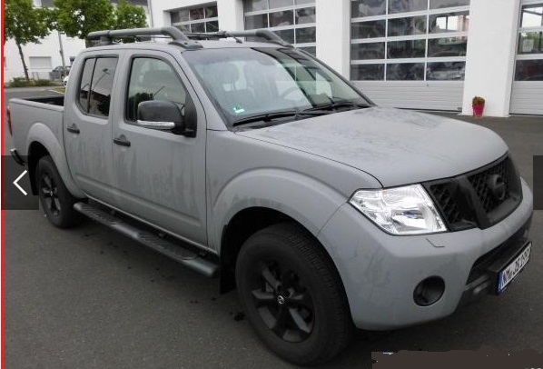 Left hand drive NISSAN NAVARA 2.5dCi DC LE