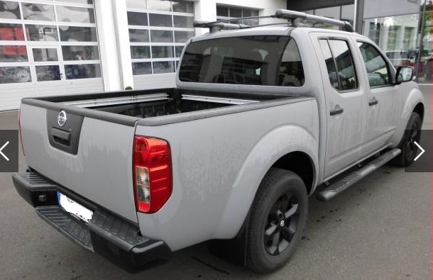 Left hand drive NISSAN NAVARA 2.5dCi DC LE