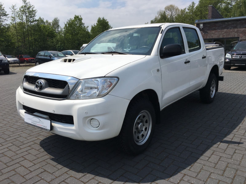 Left hand drive TOYOTA HILUX D4D LOW MILEAGE SATNAV