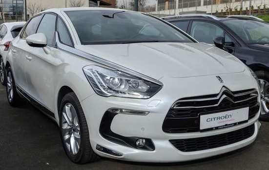 Left hand drive CITROEN DS5 HDi 165 SoChic