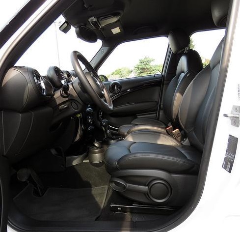 Left hand drive car MINI COUNTRYMAN (01/09/2015) - 