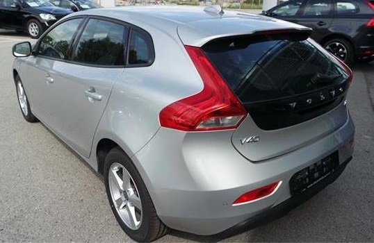 Left hand drive VOLVO V40 D2 Kinetic Geartronic