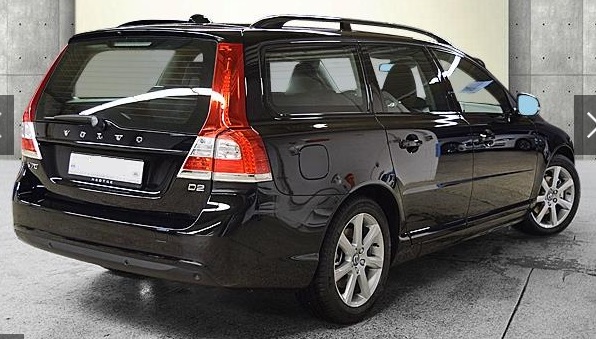 Left hand drive VOLVO V70 D2 Linje Svart Navi Leder