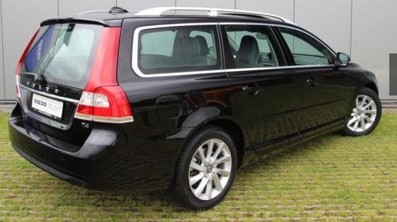 Left hand drive VOLVO V70 2.0 T4 Nordic+ Inscription Line