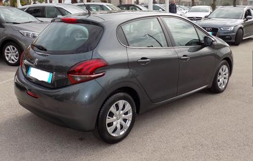 Left hand drive PEUGEOT 208  BlueHDi 75 S&S ACTIVE