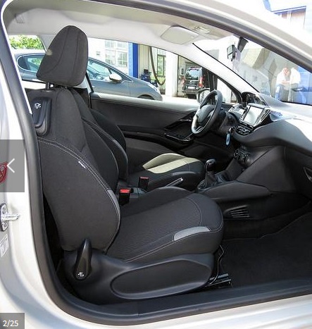 PEUGEOT 208 (01/10/2015) - 