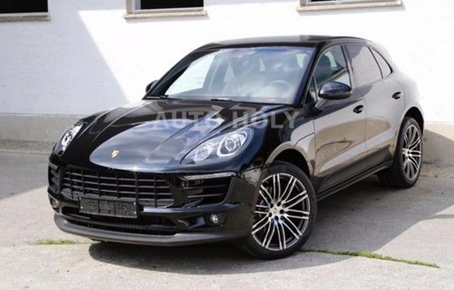 Left hand drive PORSCHE MACAN 2.0 TURBO (DEMO)