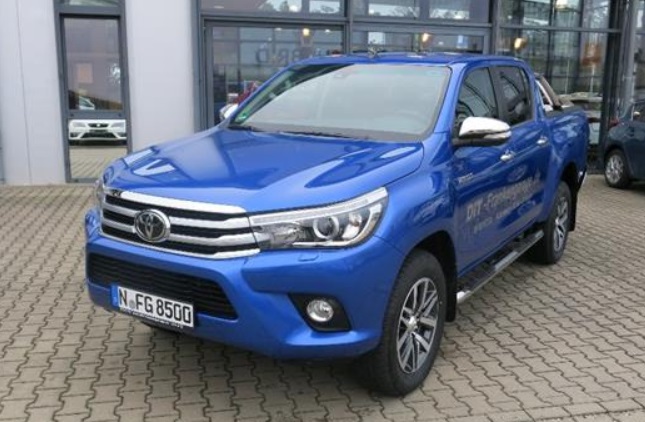 Left hand drive TOYOTA HILUX 2.4 D-4D DC Executive 4x4 Invincible DEMO