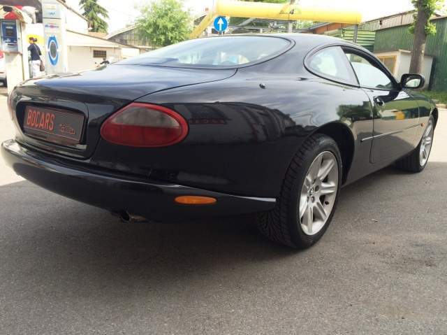 Left hand drive JAGUAR XK8 4.0 XK8 COUPE