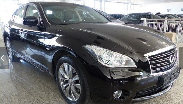 Left hand drive INFINITI Q70 3.0d GT Premium Connectiviti+ Kamera