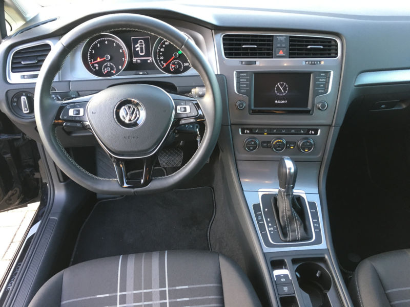 VOLKSWAGEN GOLF (01/08/2015) - 