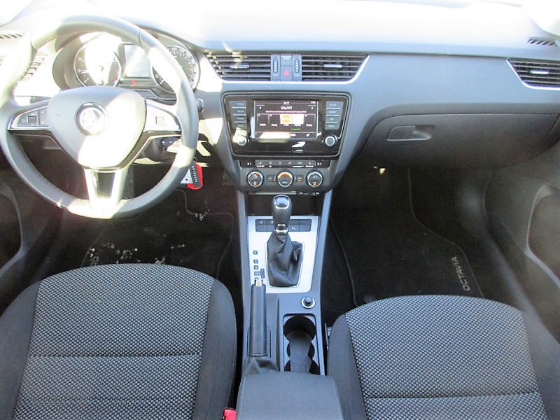 Left hand drive car SKODA OCTAVIA (01/02/2016) - 