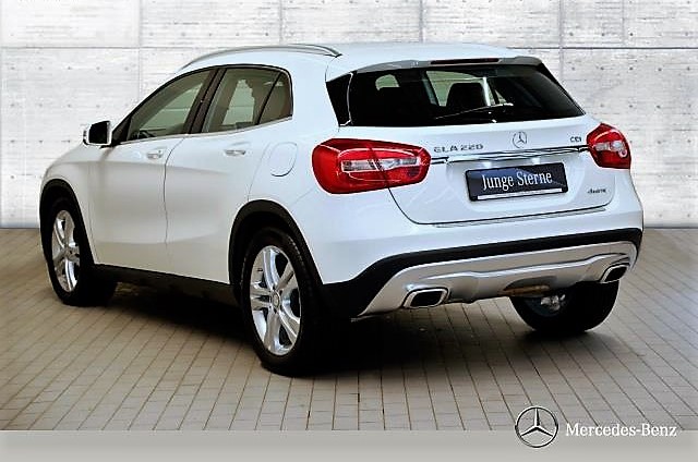 MERCEDES GLA (01/09/2015) - 