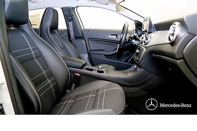 Left hand drive car MERCEDES GLA (01/09/2015) - 