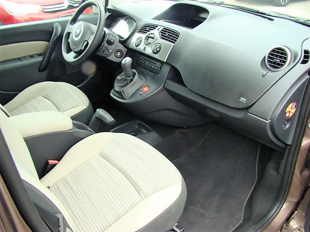 Left hand drive car RENAULT KANGOO (01/03/2012) - 