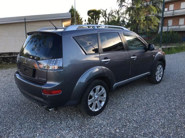 Left hand drive MITSUBISHI OUTLANDER 2.2 DID INSTYL 7 SEATS