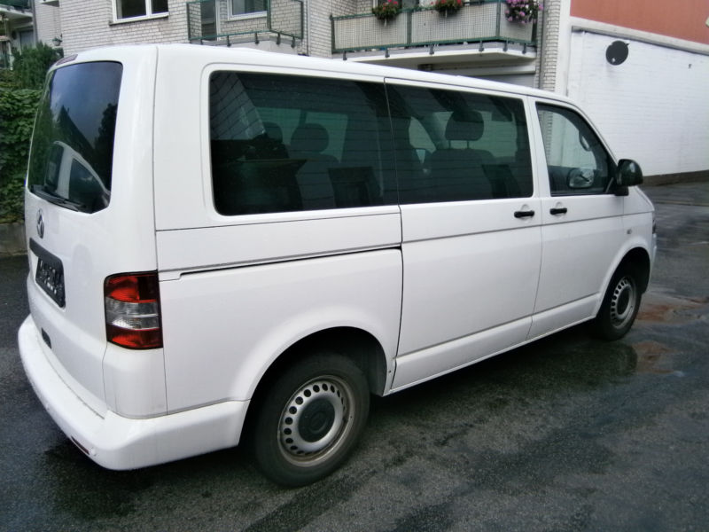 Left hand drive VOLKSWAGEN CARAVELLE 2.5 140 HP 7 SEATS 