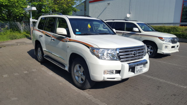 Left hand drive TOYOTA LANDCRUISER V8