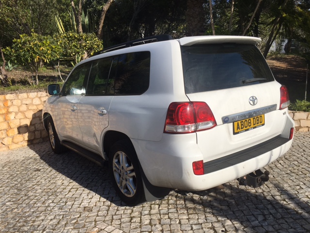 Left hand drive TOYOTA LANDCRUISER V8 D4D 7 SEATS UK REG