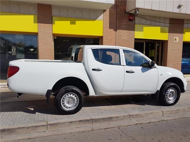 Left hand drive MITSUBISHI L200 2.5DI-D Double Cab M-PRO Spanish Reg