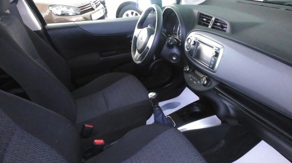 Left hand drive car TOYOTA YARIS (01/01/2013) - 