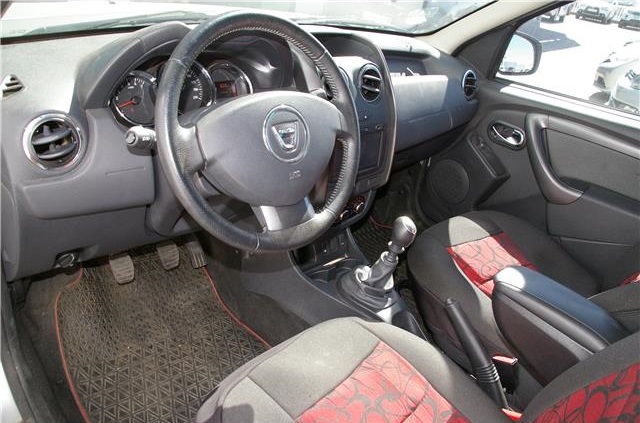 Left hand drive DACIA DUSTER Laureate dCi 110 4X2 EU6 SpanishReg