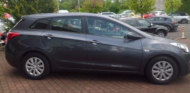 Left hand drive HYUNDAI i30 CW 1.6 CRDi DCT Cool 