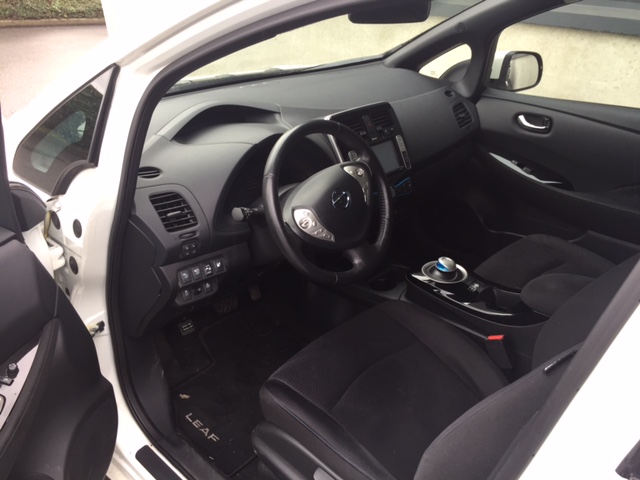 Left hand drive car NISSAN LEAF (01/01/2015) - 