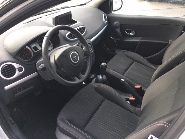 left hand drive RENAULT CLIO (01/08/2010) -  