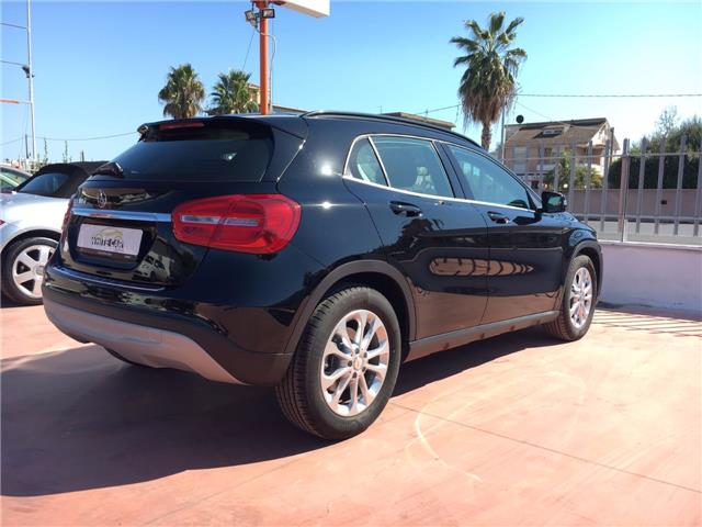 Left hand drive MERCEDES GLA  180 d Automatic Business