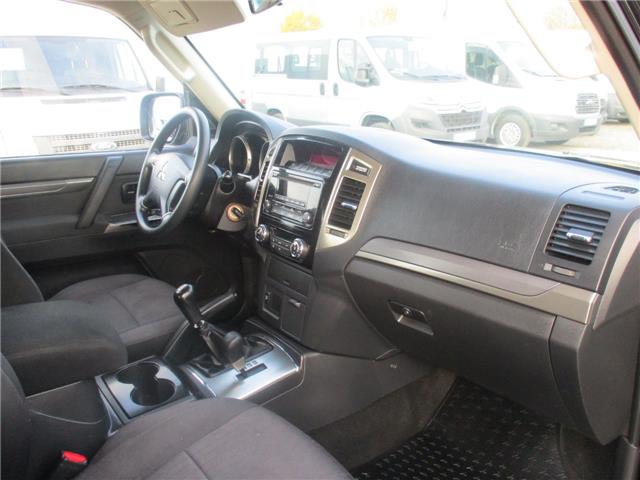 Left hand drive car MITSUBISHI MONTERO (01/05/2015) - 