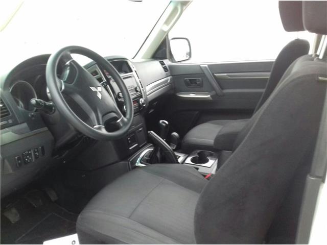 Left hand drive car MITSUBISHI MONTERO (01/09/2015) - 