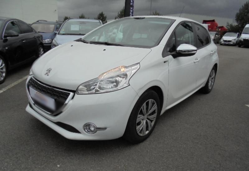 Left hand drive PEUGEOT 208  1.2 PureTech Style FRENCH REG