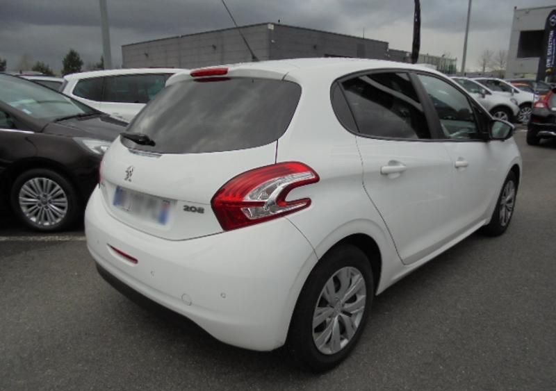 Left hand drive car PEUGEOT 208 (19/05/2015) - 