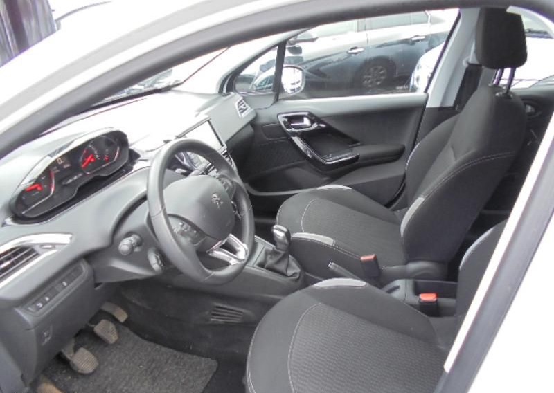 left hand drive PEUGEOT 208 (19/05/2015) -  