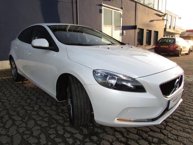 Left hand drive VOLVO V40 D2 Kinetic